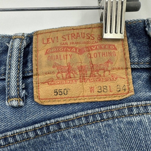 Levi's 550 Jeans Sz 38x34 Medium Wash Tapered Leg Relaxed Fit High Rise Zip Fly - Picture 4 of 7
